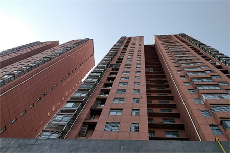 工抵房龙悦府67.5万买125.68m2大套三出售